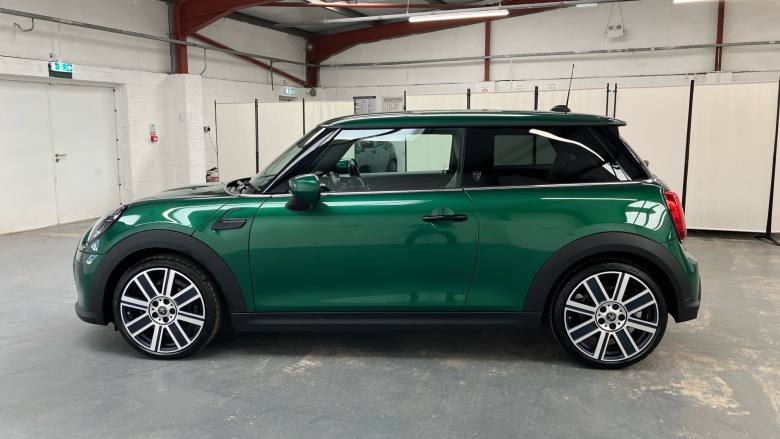 MINI Hatchback 1.5 Cooper Exclusive 3dr Auto Petrol Hatchback